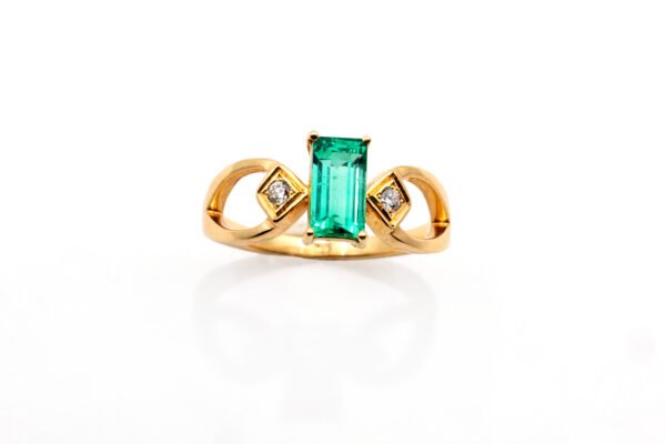 Regal 18k gold HN Queen Ring with 1.05ct emerald and diamond accents - Size 7